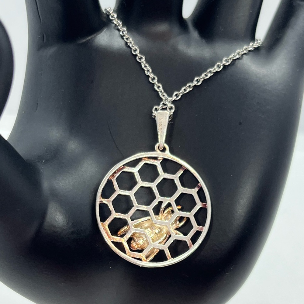 Sterling silver bumble bee on honeycomb pendant on s steel chain necklace - Picture 4 of 10